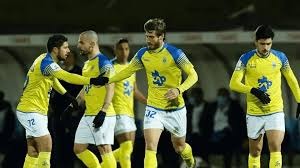 中超俱乐部欠薪问题严峻，准入审核难度大，职业化进程仍不完善。